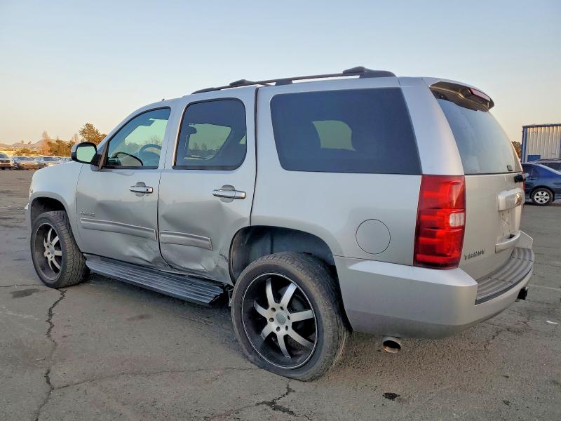 Photo 2 from auction – 2011 CHEVROLET TAHOE with VIN 1GNSCAE03BR171359