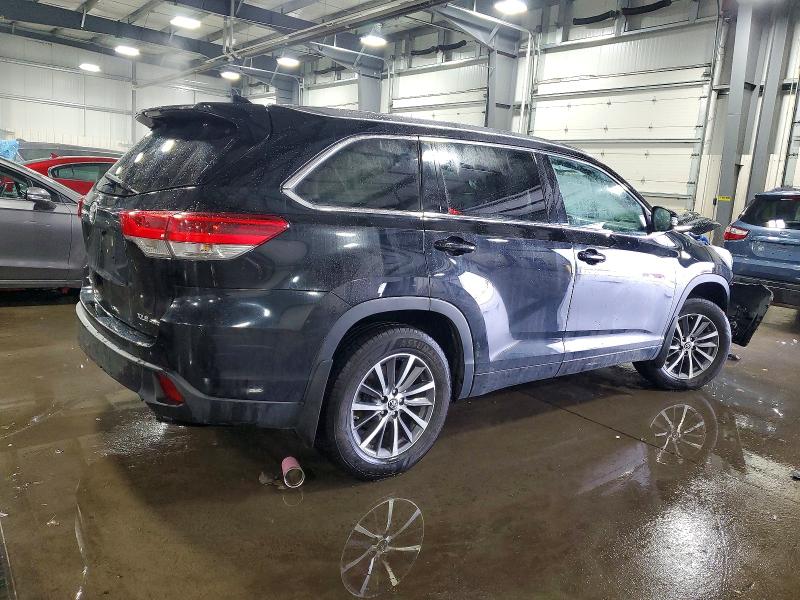 Photo 3 from auction – 2018 TOYOTA HIGHLANDER with VIN 5TDJZRFH8JS543834