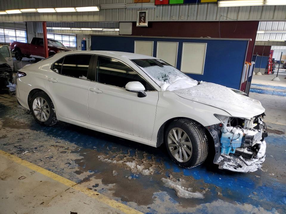 Photo 4 from auction – 2022 TOYOTA CAMRY with VIN 4T1C11AK7NU679048