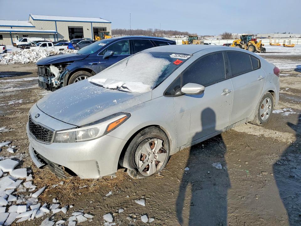 KIA FORTE 2018 con VIN 3KPFK4A73JE211340 - Foto de la subasta