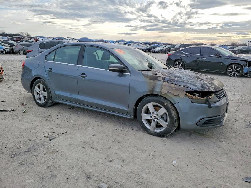 Photo 4 from auction – 2014 VOLKSWAGEN JETTA TDI with VIN 3VWLL7AJXEM395729