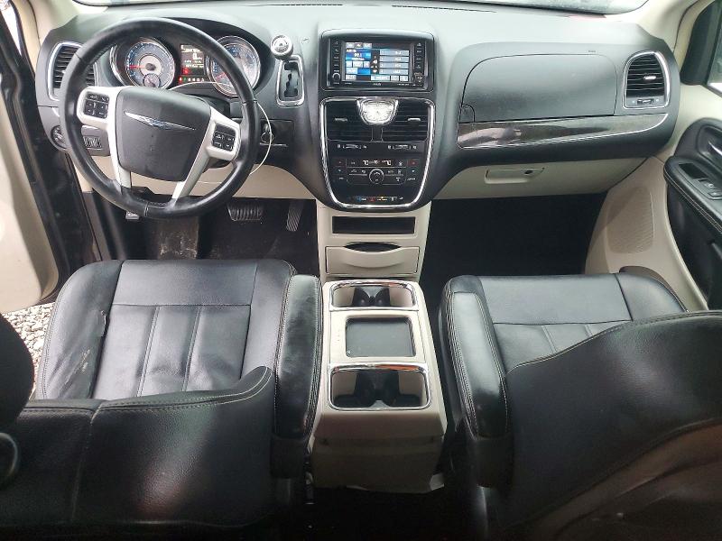 Photo 8 from auction – 2016 CHRYSLER TOWN & COU with VIN 2C4RC1BG8GR186255