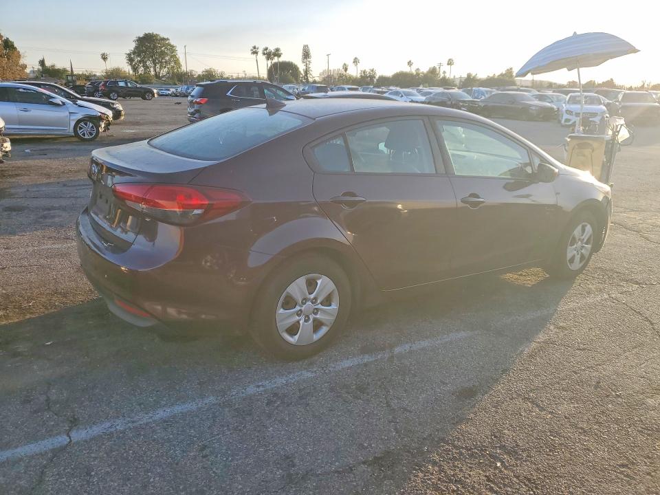 Photo 3 from auction – 2017 KIA FORTE LX with VIN 3KPFK4A70HE103414