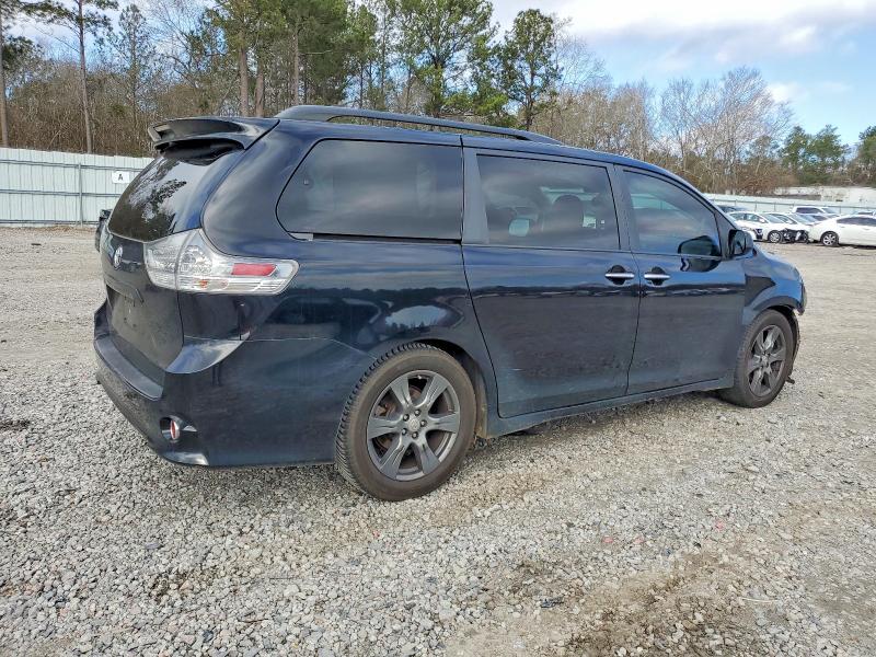 Photo 3 from auction – 2017 TOYOTA SIENNA with VIN 5TDXZ3DC6HS777205