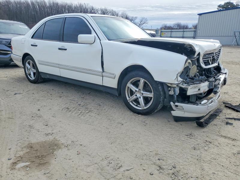 Photo 4 from auction – 1997 MERCEDES-BENZ E 320 with VIN WDBJF55F8VA346441