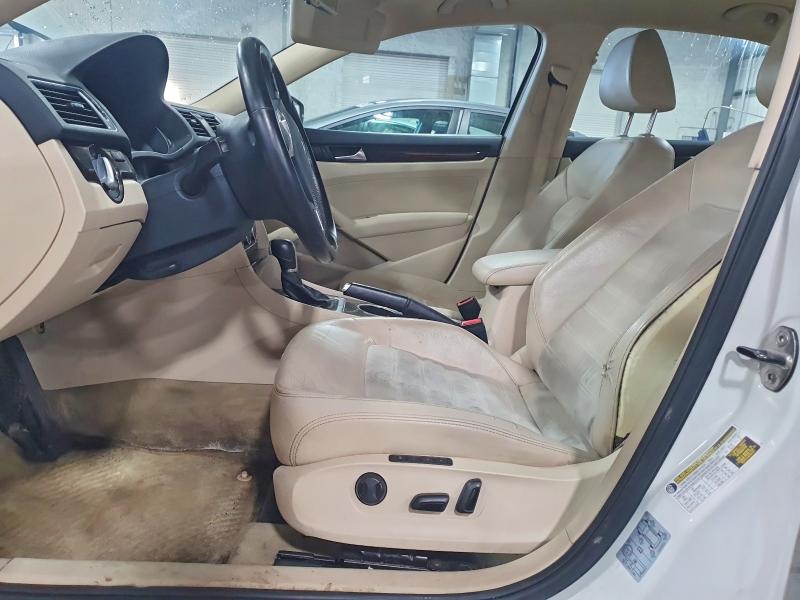 Photo 7 from auction – 2014 VOLKSWAGEN PASSAT with VIN 1VWCS7A35EC001379
