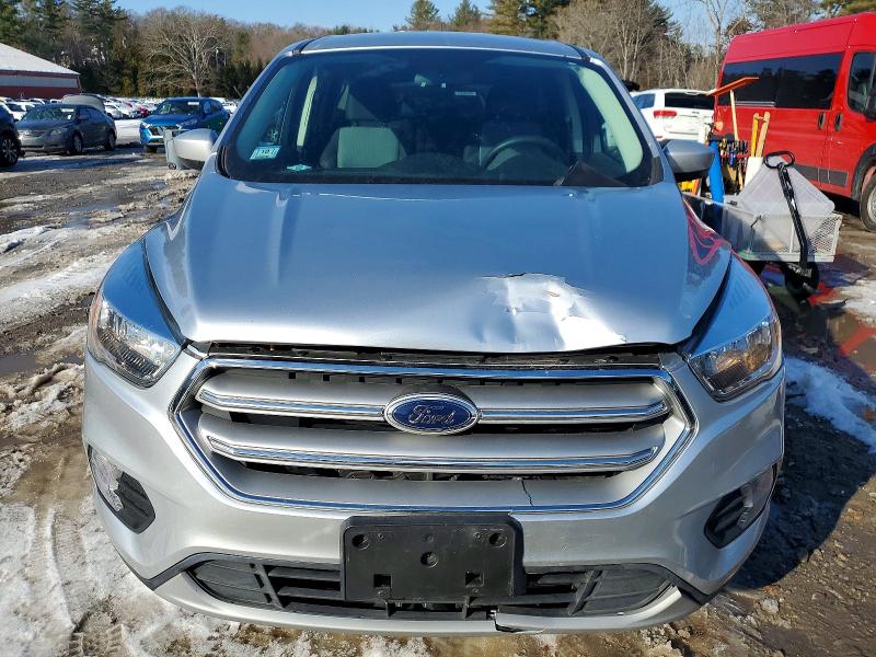Photo 5 from auction – 2017 FORD ESCAPE SE with VIN 1FMCU9GD3HUE81926