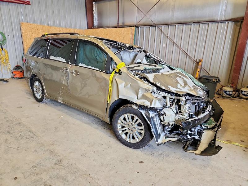 Photo 4 from auction – 2017 TOYOTA SIENNA XLE with VIN 5TDYZ3DC8HS800911