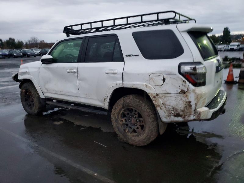 Photo 2 from auction – 2015 TOYOTA 4RUNNER SR with VIN JTEBU5JR3F5276560
