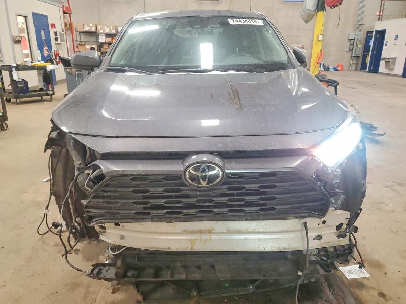 Photo 5 from auction – 2022 TOYOTA RAV4 LE with VIN 2T3F1RFV4NC258895
