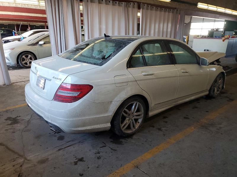 Photo 3 from auction – 2012 MERCEDES-BENZ C 300 4MAT with VIN WDDGF8BB2CR230235