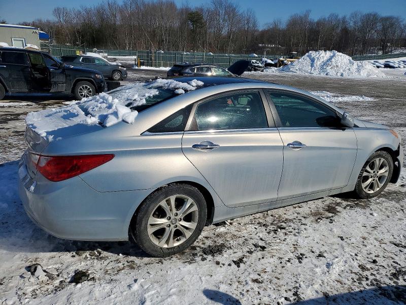 Photo 3 from auction – 2013 HYUNDAI SONATA SE with VIN 5NPEC4AC7DH524011