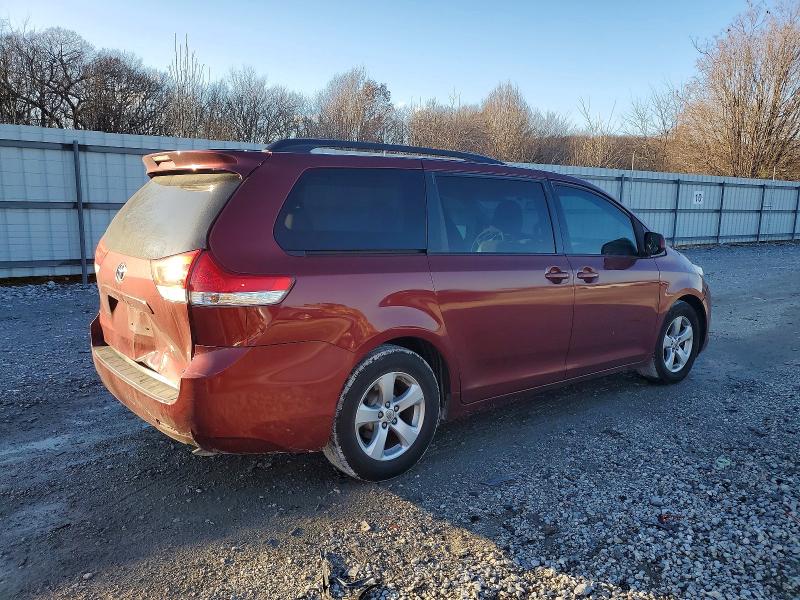 Photo 3 from auction – 2014 TOYOTA SIENNA with VIN 5TDKK3DC7ES417922