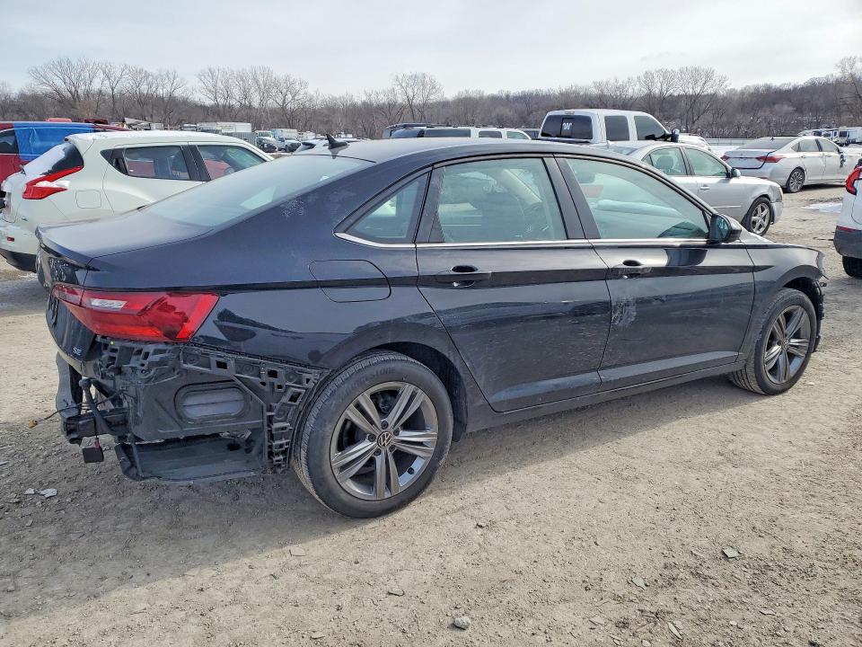 Photo 3 from auction – 2022 VOLKSWAGEN JETTA with VIN 3VWEM7BU0NM021547
