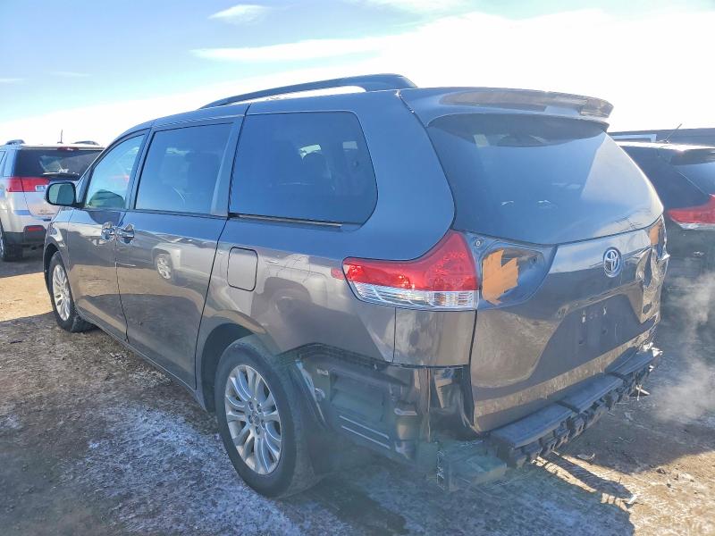Photo 2 from auction – 2014 TOYOTA SIENNA XLE with VIN 5TDYK3DC1ES422737