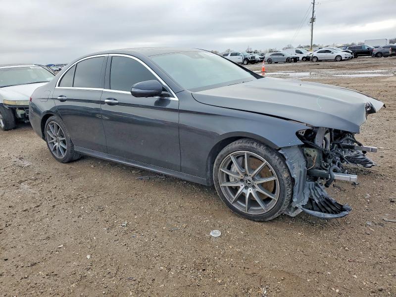 Photo 4 from auction – 2022 MERCEDES-BENZ E 350 with VIN W1KZF8DB0NB089005