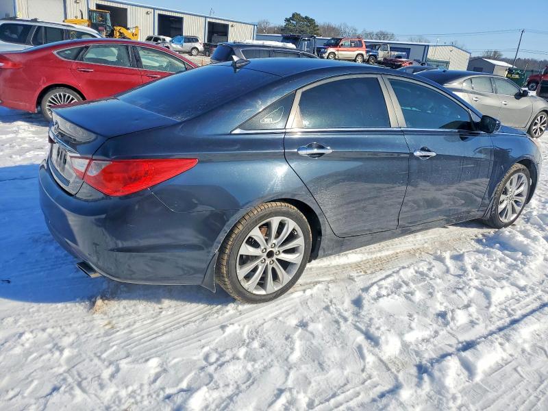 Photo 3 from auction – 2011 HYUNDAI SONATA SE with VIN 5NPEC4ACXBH124988