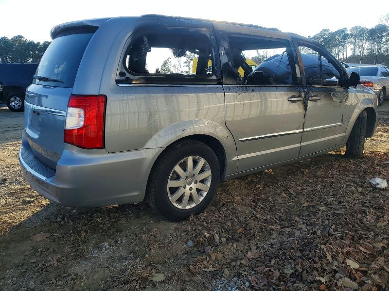 Photo 3 from auction – 2014 CHRYSLER TOWN & COU with VIN 2C4RC1BG1ER445083