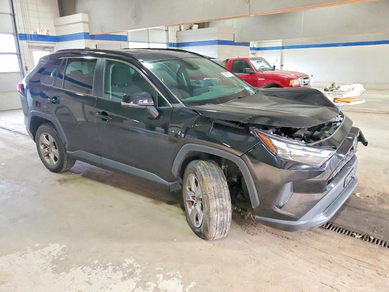 Photo 4 from auction – 2022 TOYOTA RAV4 XLE with VIN 2T3P1RFV9NC284915