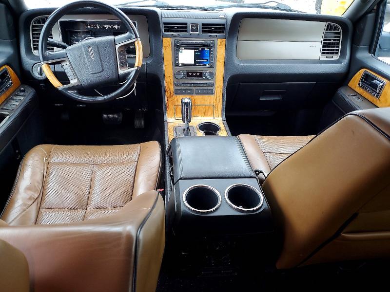 Photo 8 from auction – 2011 LINCOLN NAVIGATOR with VIN 5LMJJ2H54BEJ07807