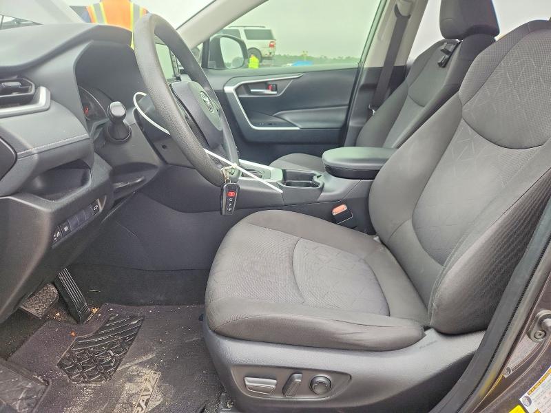 Photo 7 from auction – 2020 TOYOTA RAV4 XLE with VIN JTMW1RFV6LJ018290