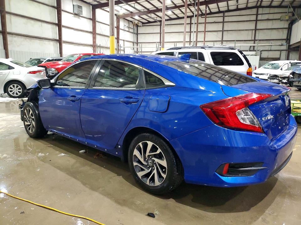 Photo 2 from auction – 2018 HONDA CIVIC EX with VIN 19XFC2F72JE033642