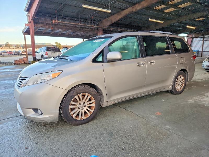 Photo 1 from auction – 2015 TOYOTA SIENNA with VIN 5TDYK3DC8FS544447