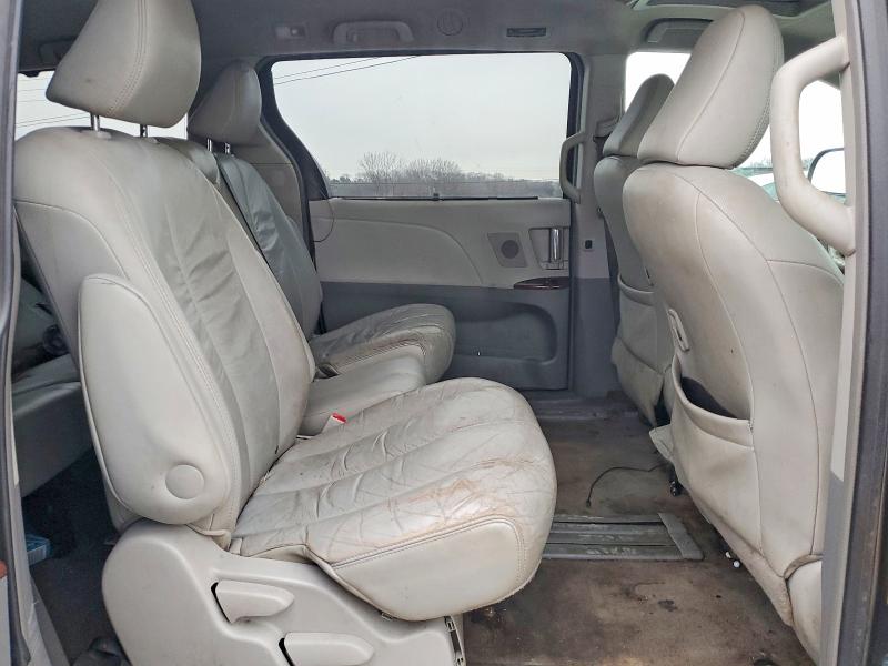 Photo 11 from auction – 2011 TOYOTA SIENNA XLE with VIN 5TDYK3DC9BS097640