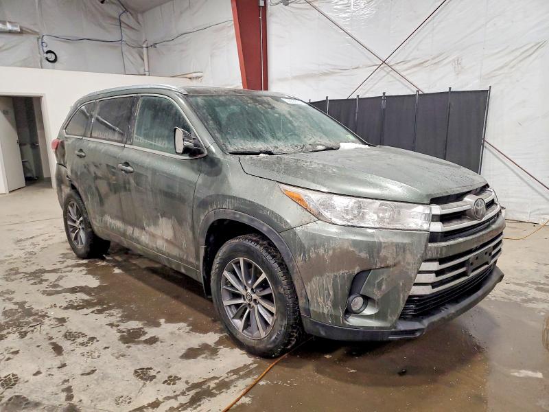 Photo 4 from auction – 2018 TOYOTA HIGHLANDER with VIN 5TDJZRFH6JS897481