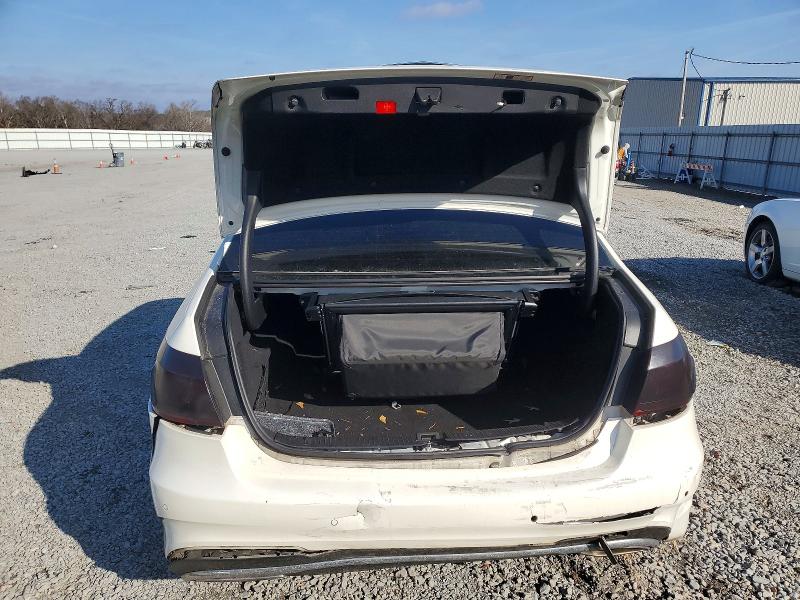 Photo 6 from auction – 2014 MERCEDES-BENZ E with VIN WDDHF5KB1EB067107