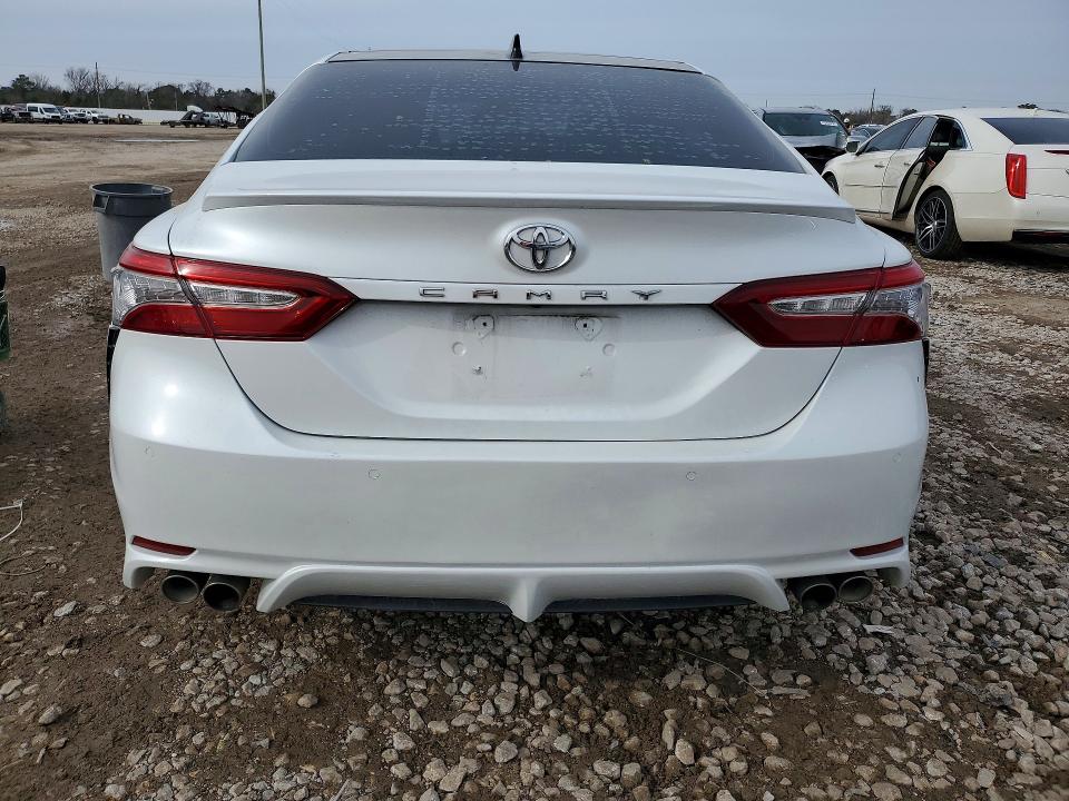 Photo 6 from auction – 2018 TOYOTA CAMRY with VIN 4T1B61HK4JU155207