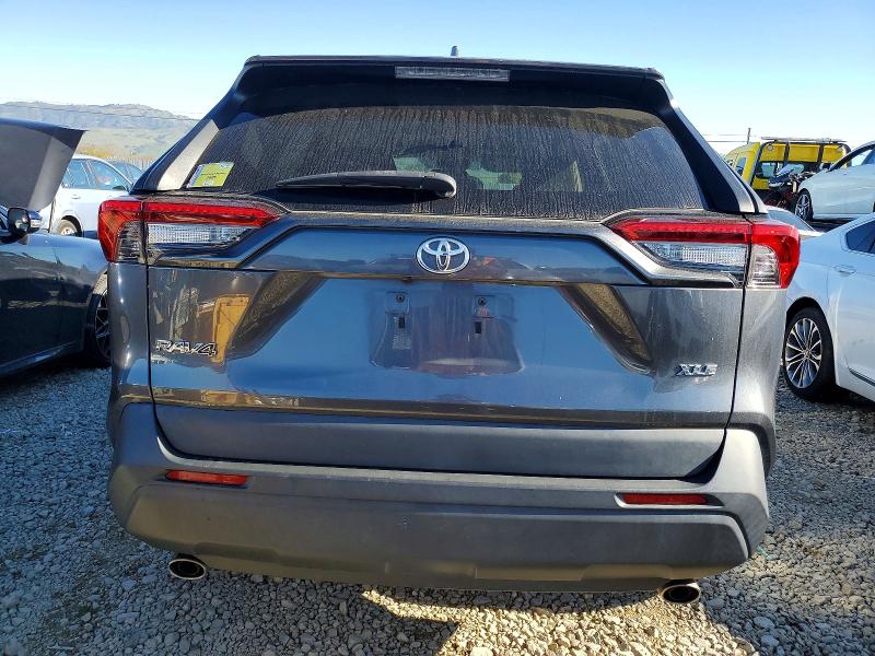 Photo 6 from auction – 2019 TOYOTA RAV4 XLE P with VIN 2T3C1RFV2KC020557