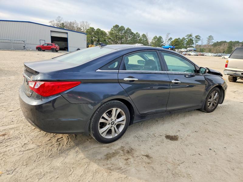 Photo 3 from auction – 2013 HYUNDAI SONATA SE with VIN 5NPEC4AC8DH516483