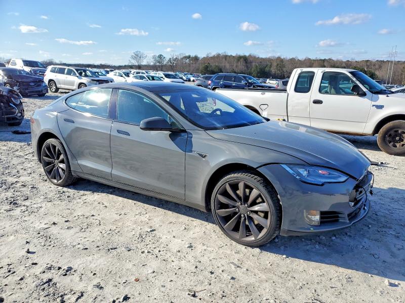 Photo 4 from auction – 2015 TESLA MODEL S 85 with VIN 5YJSA1H24FF084352