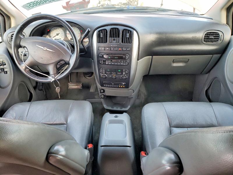 Photo 8 from auction – 2005 CHRYSLER TOWN & COU with VIN 2C8GP54L15R213112