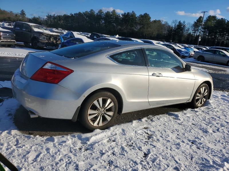 Photo 3 from auction – 2010 HONDA ACCORD with VIN 1HGCS1B82AA016553