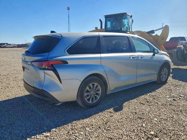Photo 3 from auction – 2021 TOYOTA SIENNA LE with VIN 5TDKSKFC3MS035778