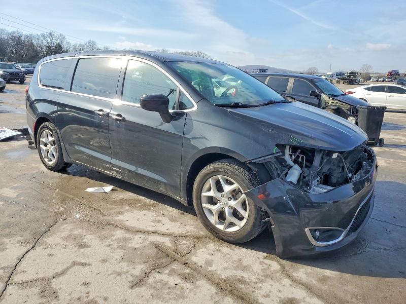 Photo 4 from auction – 2018 CHRYSLER PACIFICA with VIN 2C4RC1FG2JR117045