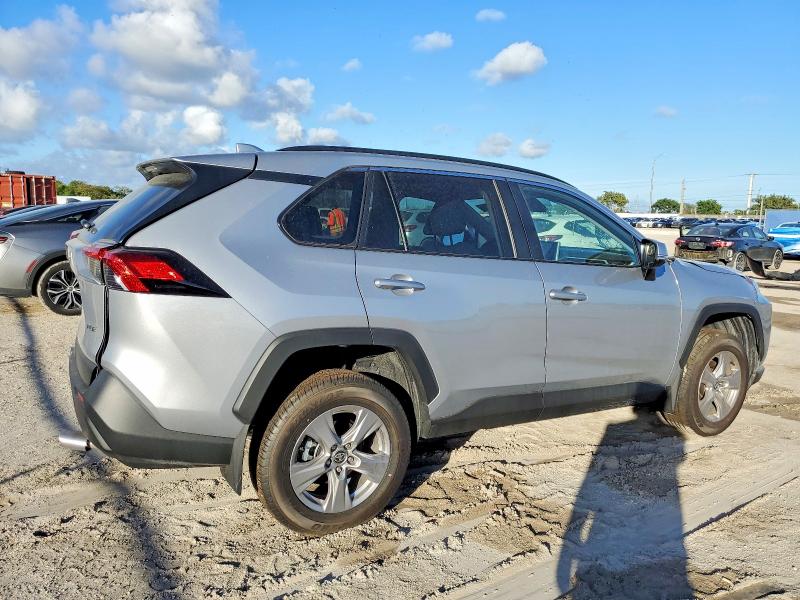 Photo 3 from auction – 2025 TOYOTA RAV4 with VIN 2T3W1RFV1SC353765