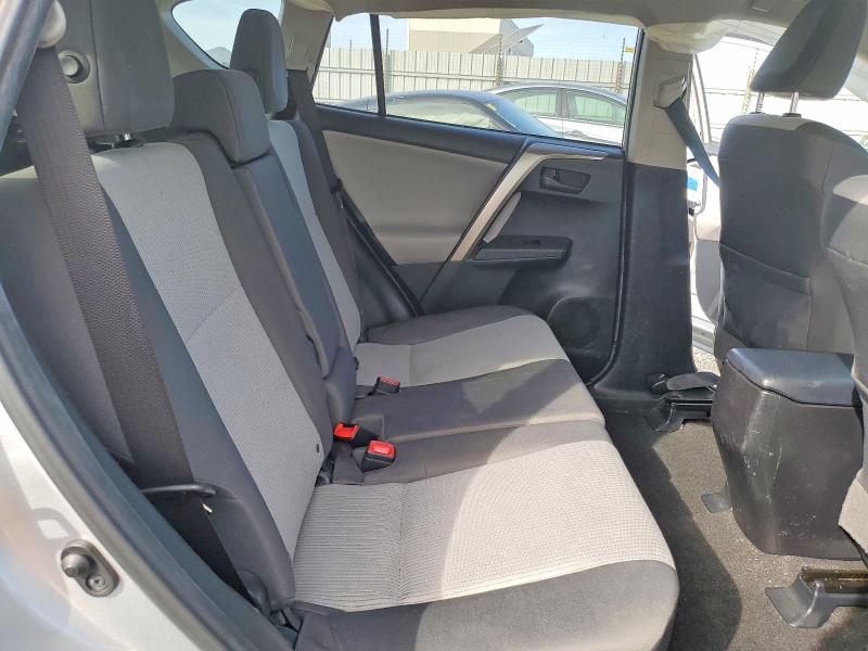 Photo 11 from auction – 2015 TOYOTA RAV4 LE with VIN JTMZFREV5FD066933