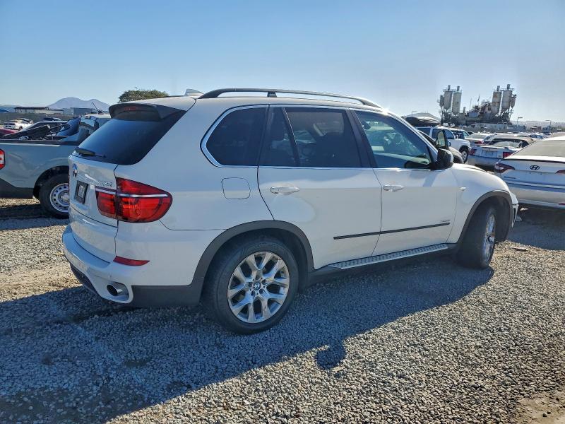 Photo 3 from auction – 2013 BMW X5 XDRIVE3 with VIN 5UXZV4C59D0G51139