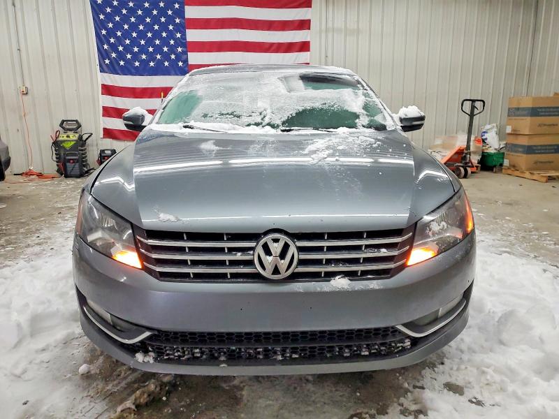 Photo 5 from auction – 2015 VOLKSWAGEN PASSAT with VIN 1VWCV7A30FC027672
