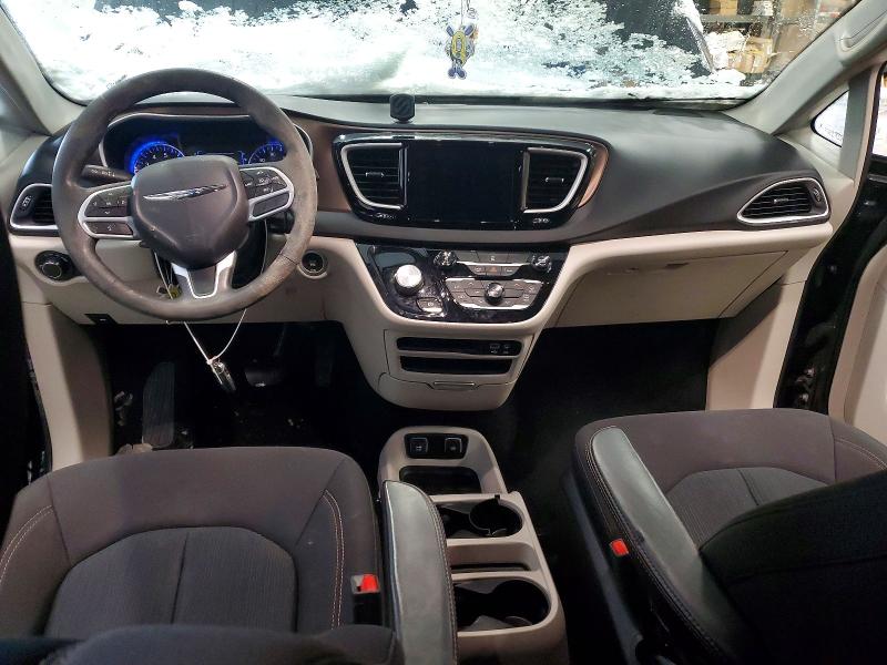 Photo 8 from auction – 2017 CHRYSLER PACIFICA T with VIN 2C4RC1DG0HR638357