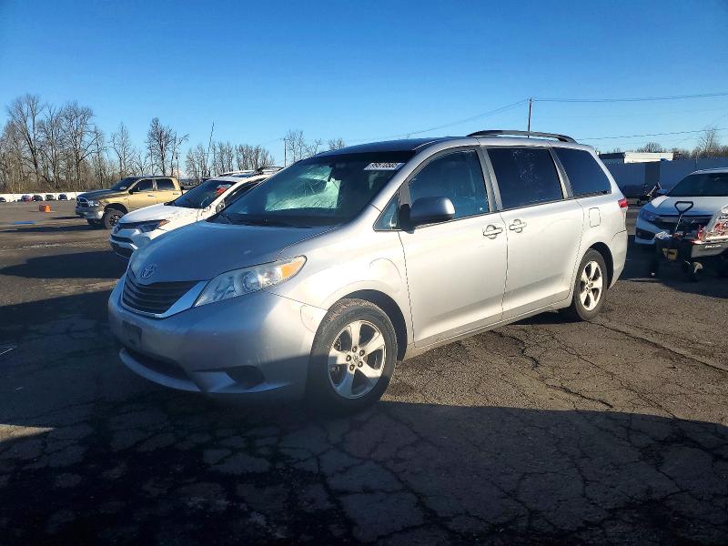 Фото 1 с аукциона – 2012 TOYOTA SIENNA LE с VIN 5TDKK3DC4CS279527