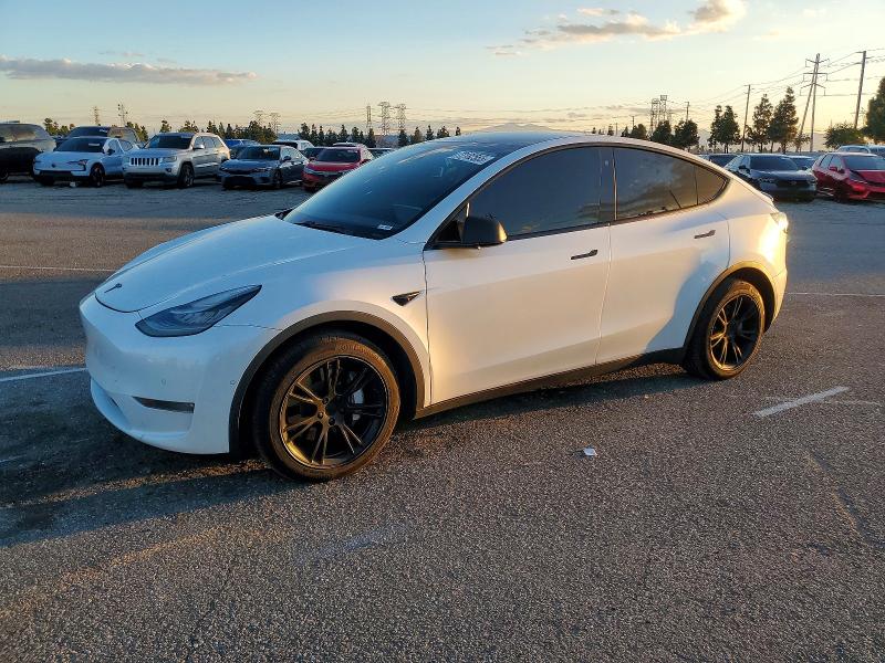 TESLA MODEL Y 2020 مع رقم تعريف المركبة 5YJYGDEE1LF026428 - صورة من المزاد