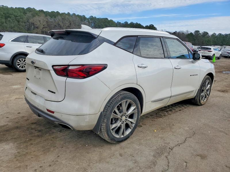 Photo 3 from auction – 2021 CHEVROLET BLAZER with VIN 3GNKBFRSXMS508525