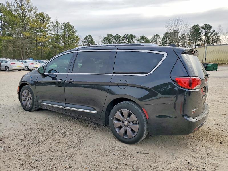 Photo 2 from auction – 2018 CHRYSLER PACIFICA H with VIN 2C4RC1N73JR278182