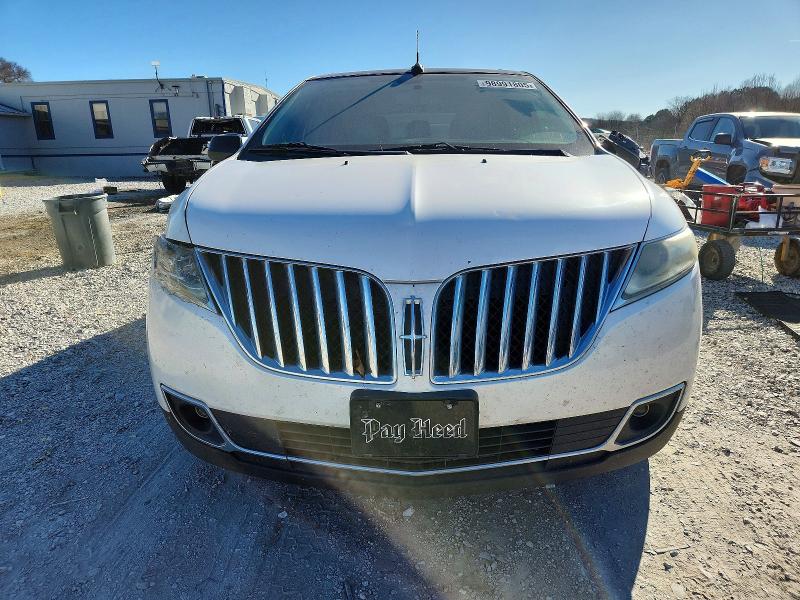 Photo 5 from auction – 2011 LINCOLN TOWNHOUSE MKX with VIN 2LMDJ8JK3BBJ30577