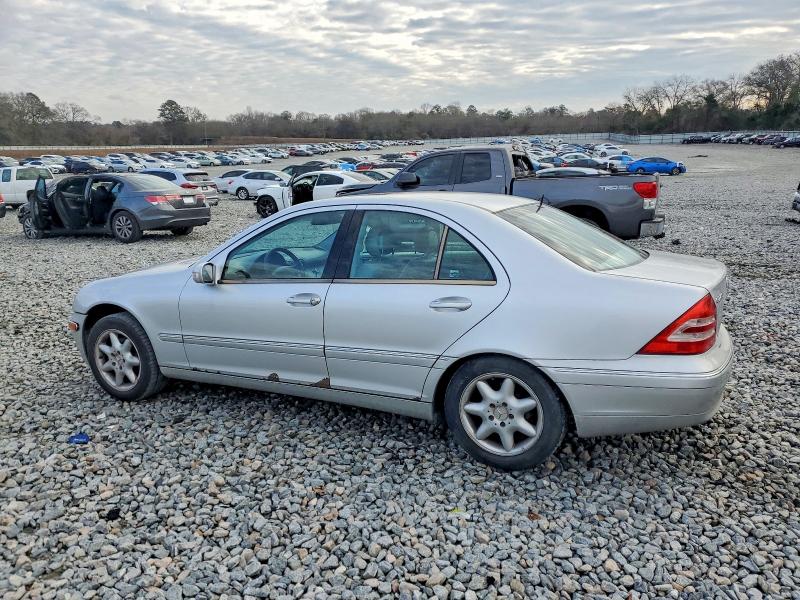 Photo 2 from auction – 2002 MERCEDES-BENZ C with VIN WDBRF61J72F266579