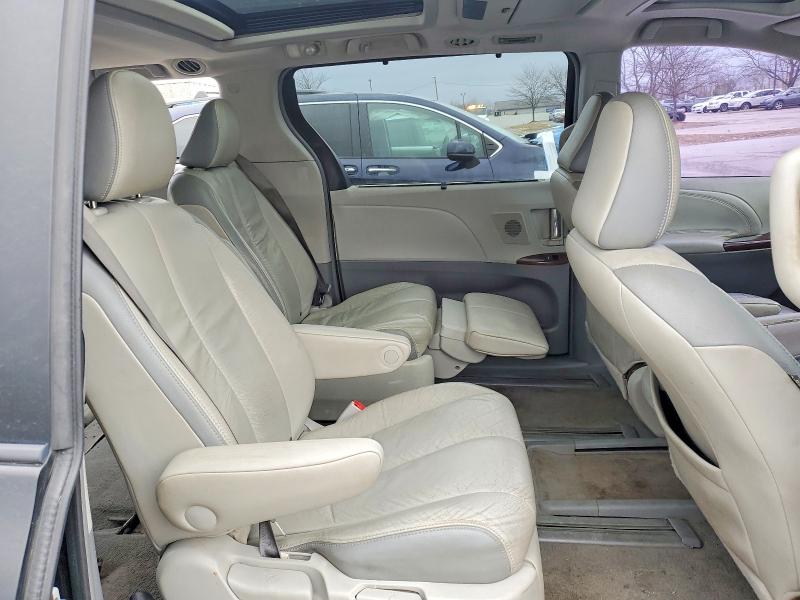 Photo 11 from auction – 2011 TOYOTA SIENNA XLE with VIN 5TDDK3DC8BS008705